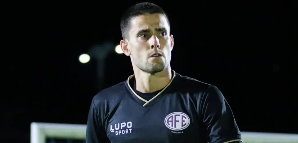 Goleiro Denis Júnior se emociona ao falar do acesso da Ferroviária