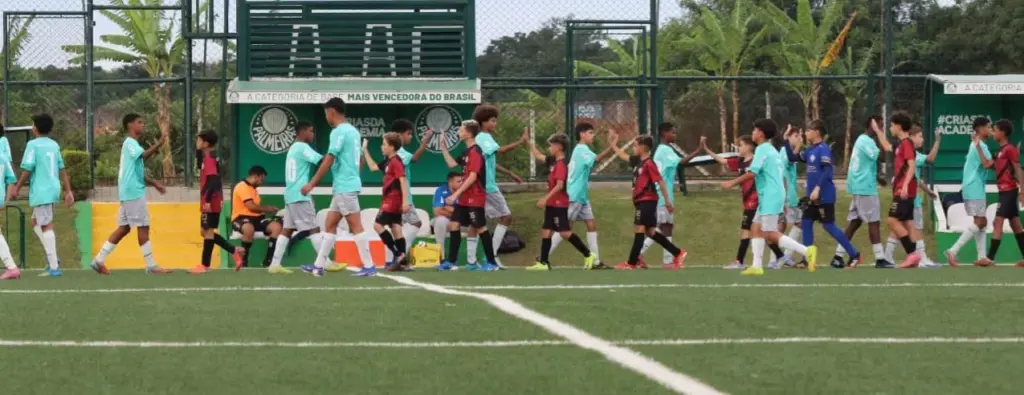 Num projeto de sucesso na base, Dunik encarou o Palmeiras na capital