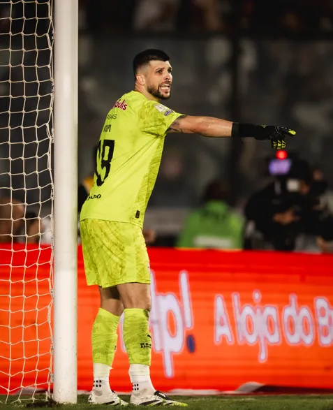 Tiago Volpi destaca força coletiva em vitória do Bragantino 3 EarVGMOq image