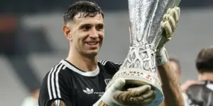 Dibu Martínez vira alvo do Chelsea após decidir deixar o Aston Villa