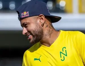 Neymar veste casaco do Brasil e confia em convocação