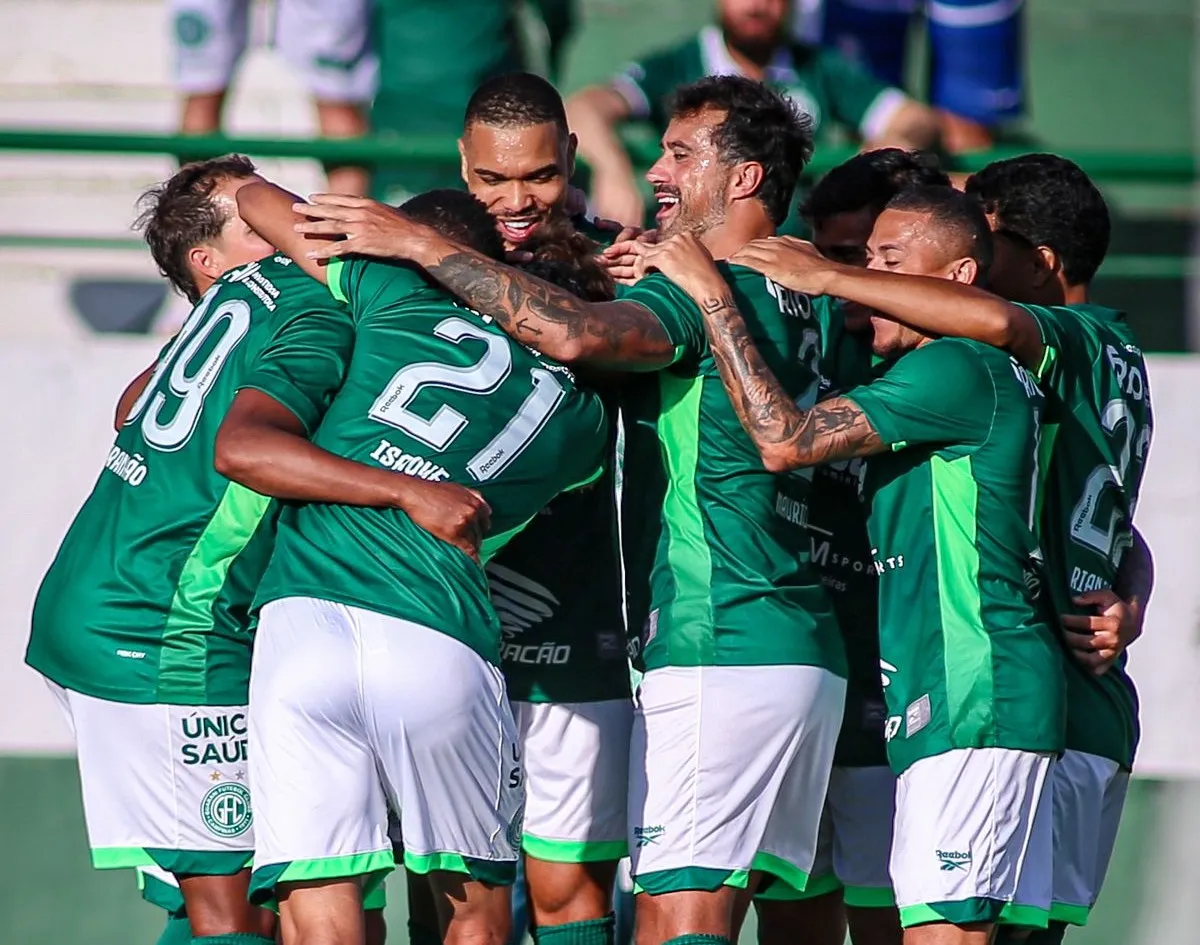 Guarani vence e lidera Série C