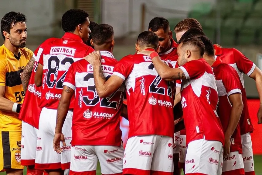 América-MG 1 x 2 CRB - Galo respira no Z-4
