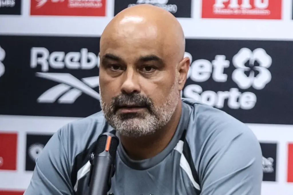 Cristian de Souza quer evolução rápida no Santa Cruz e lamenta rotatividade de treinadores (Foto: Evelyn Victoria / Santa Cruz)