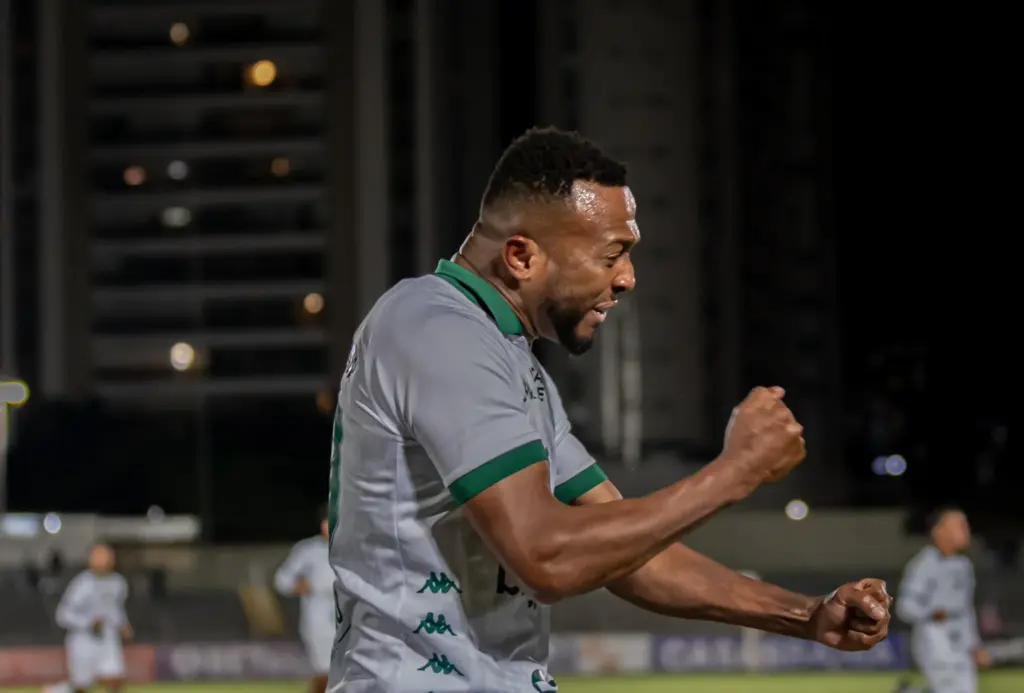 Maringá 0 x 5 Guarani - Bugre atropela Dogão e sobe na tabela 3 Guarani conquistou uma vitória expressiva por 5 a 0 diante do Maringá na noite desta segunda (Foto: Luiz Viana/Guarani)