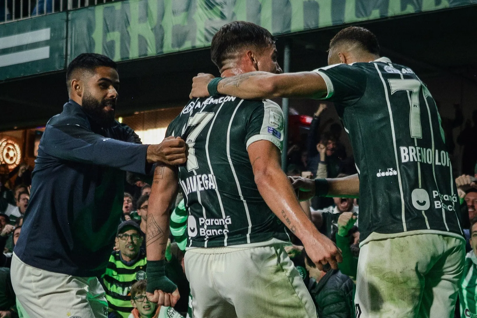 Coritiba vence o Bahia por 3 a 2 de virada no Couto Pereira e entra no G-6 (Foto: Gustavo Oliveira | Coritiba)