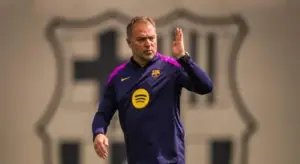 Barcelona anuncia a renovação de contrato de Hansi Flick