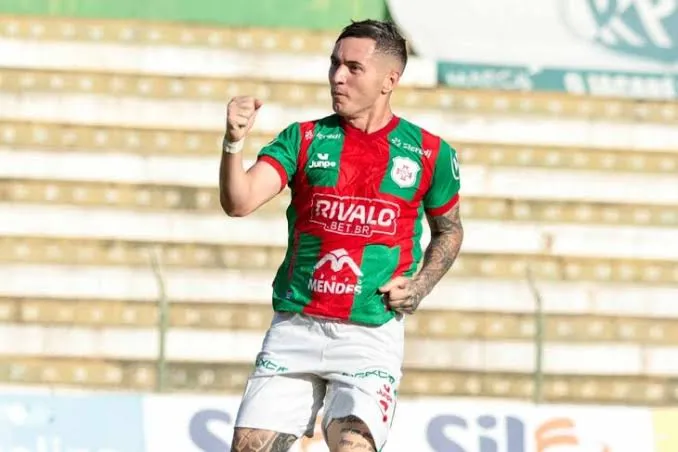 Lucas Xavier celebra título e acesso histórico da Portuguesa Santista