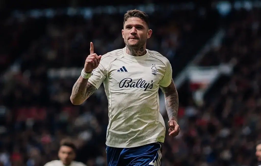 Morato entra na seleção da Europa League e agradece Nottingham