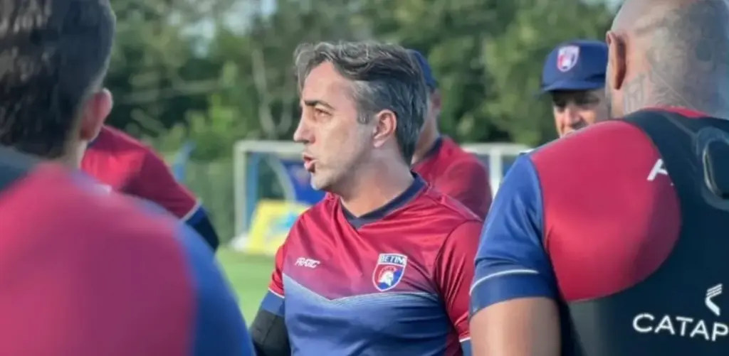 Em alta no Betim, técnico Leandro Zago entra na lista da Ponte Preta 2 Leandro Zago 2