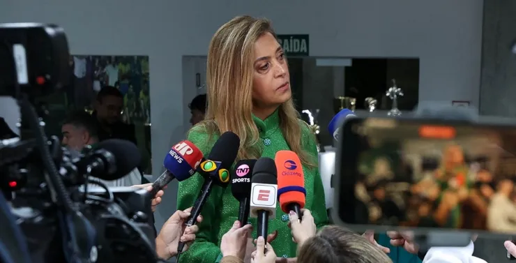 Leila rebate críticas e mantém apoio a Abel Ferreira no Palmeiras