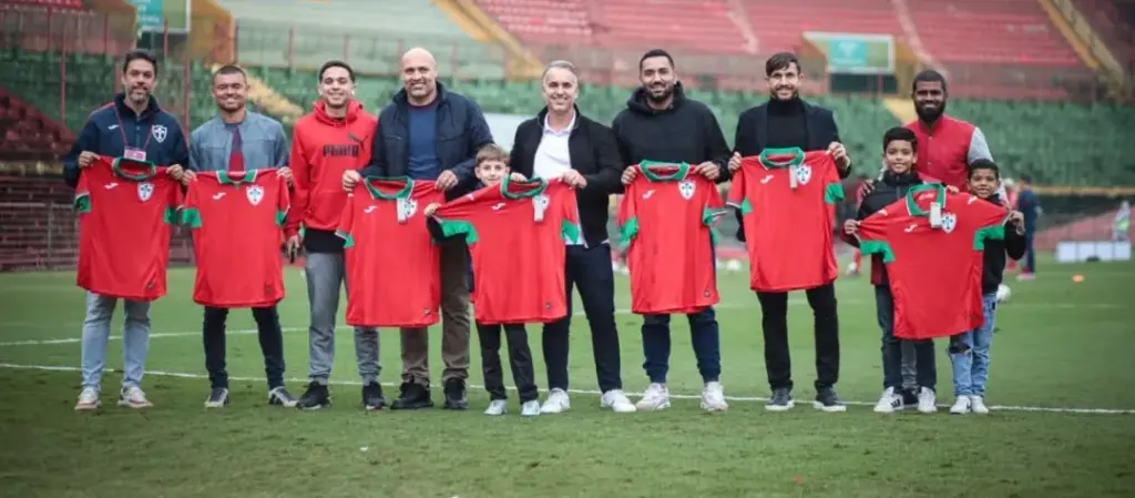 Portuguesa homenageia campeões da histórica campanha de 2011