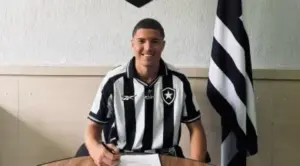 Botafogo renova com joia até 2028 e impõe multa milionária
