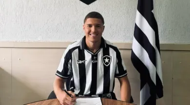 Botafogo renova com joia até 2028 e impõe multa milionária