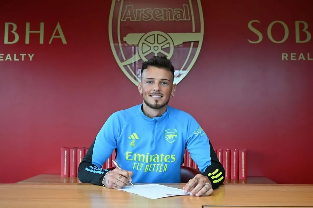 Arsenal confirma lesão no joelho de Ben White. Lateral está fora da final da Champions (Foto: Divulgação)