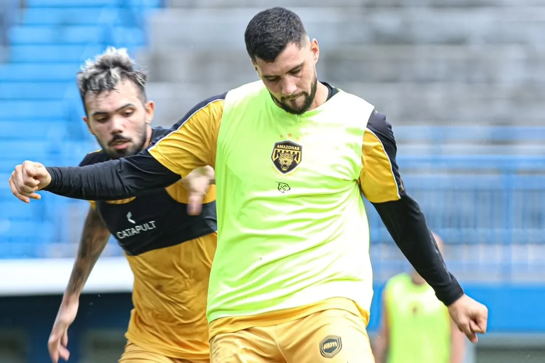 Líder Amazonas recebe o Figueirense em Manaus pela Série C. Onça-Pintada busca manter invencibilidade enquanto Alvinegro tenta sair do Z4 (Foto: @joaonormandoc/AMFC)