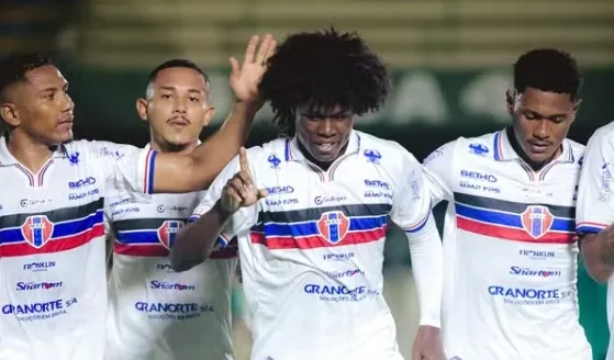 Vagalume comemora gol pelo Maranhão