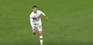 Corinthians e São Paulo é marcado por confusão após gol e gesto 'obsceno' de Bobadilla