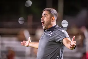 Democrata-GV vence, assume liderança e reforça força na Série D