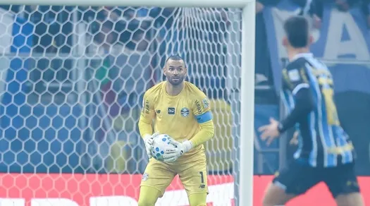 Weverton celebra sequência no Grêmio para retornar à Seleção