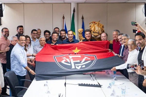 No aniversário de 127 anos, o Vitória anuncia plano para a Arena Barradão. Obras começam em 2026 e estádio terá capacidade ampliada para 41 mil torcedores (Foto: Yuri Couto/ECV)