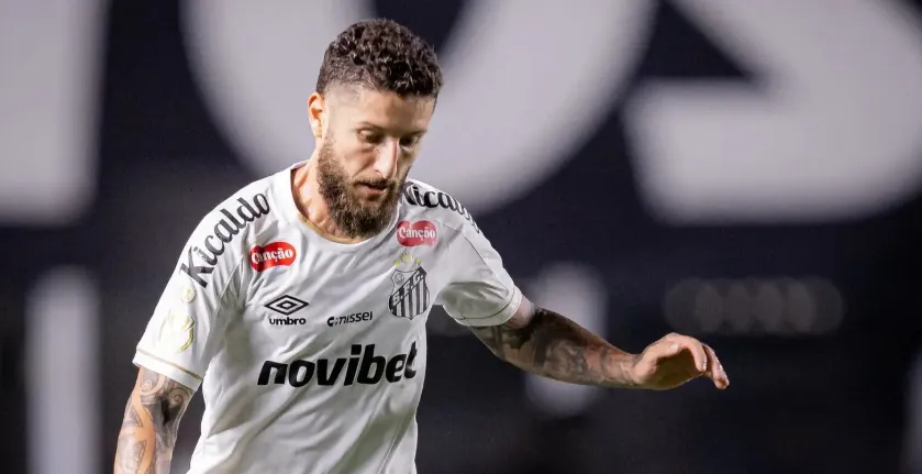 Santos prepara saída de volante após decisão interna