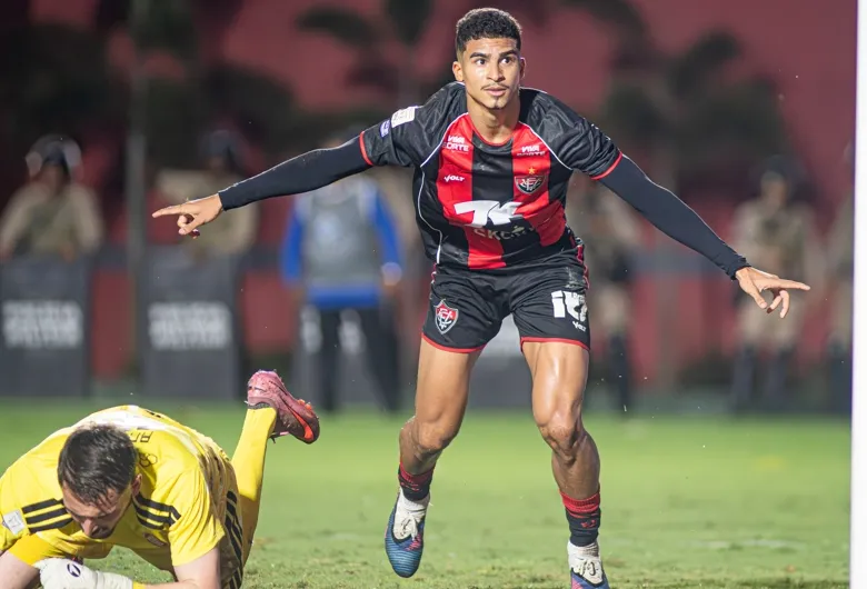 Vitória 2 x 0 Internacional - Leão sobe e deixa Colorado perto da degola do Brasileirão 2 agsJCn77 VictorFerreira Vitoria Internacional 2026 Brasileirao