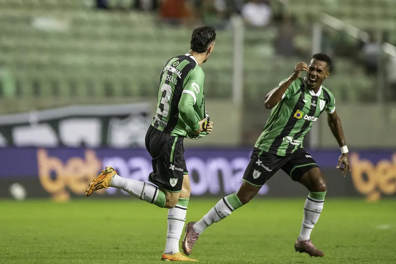 América-MG 1 x 2 Vila Nova-GO - Tigre vira e se firma no G6 2 america mg x vila nova serie b