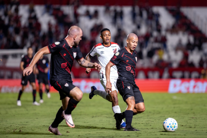 Athletico-PR elimina Atlético-GO Copa do Brasil