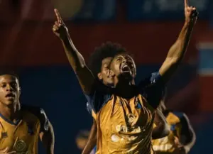São Joseense-PR 0 x 1 Azuriz-PR - Gralha soma primeira vitória na Série D
