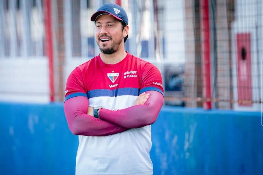 Técnico Thiago Carpini do Fortaleza recebe gancho de dois jogos no STJD após briga e desfalca o Leão no Clássico-Rei contra o Ceará (Foto: Mateus Lotif/ Fortaleza)