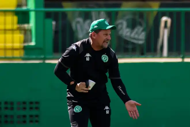 Chapecoense demite Fábio Matias