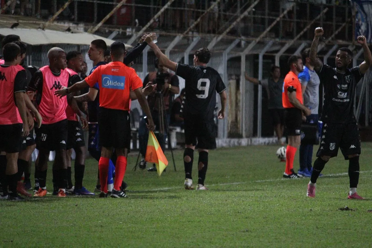 Democrata GV-MG bate Vitória-ES Série D