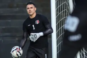 Santa Cruz encerra contrato com o goleiro Felipe Alves