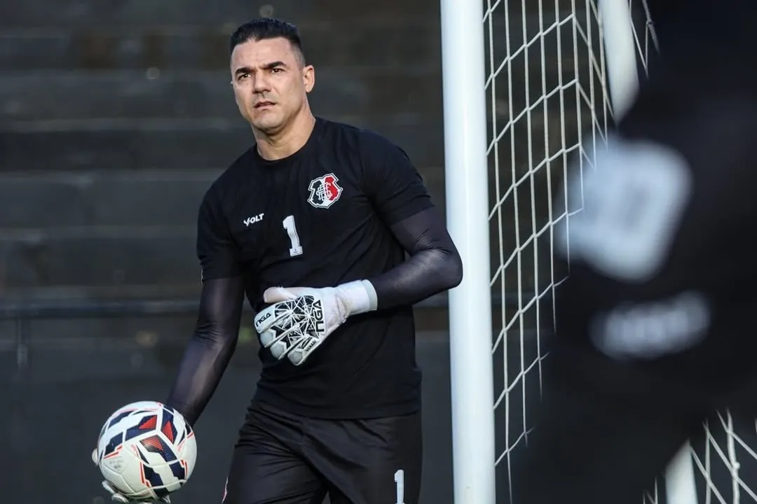 Goleiro Felipe Alves rescinde contrato na Justiça com o Santa Cruz (Foto: Evelyn Victoria/SCFC)