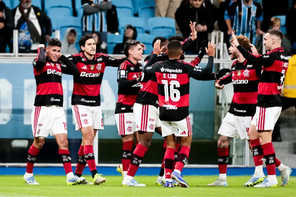Grêmio 0 x 1 Flamengo - Mengão encosta no Palmeiras e joga Tricolor na degola