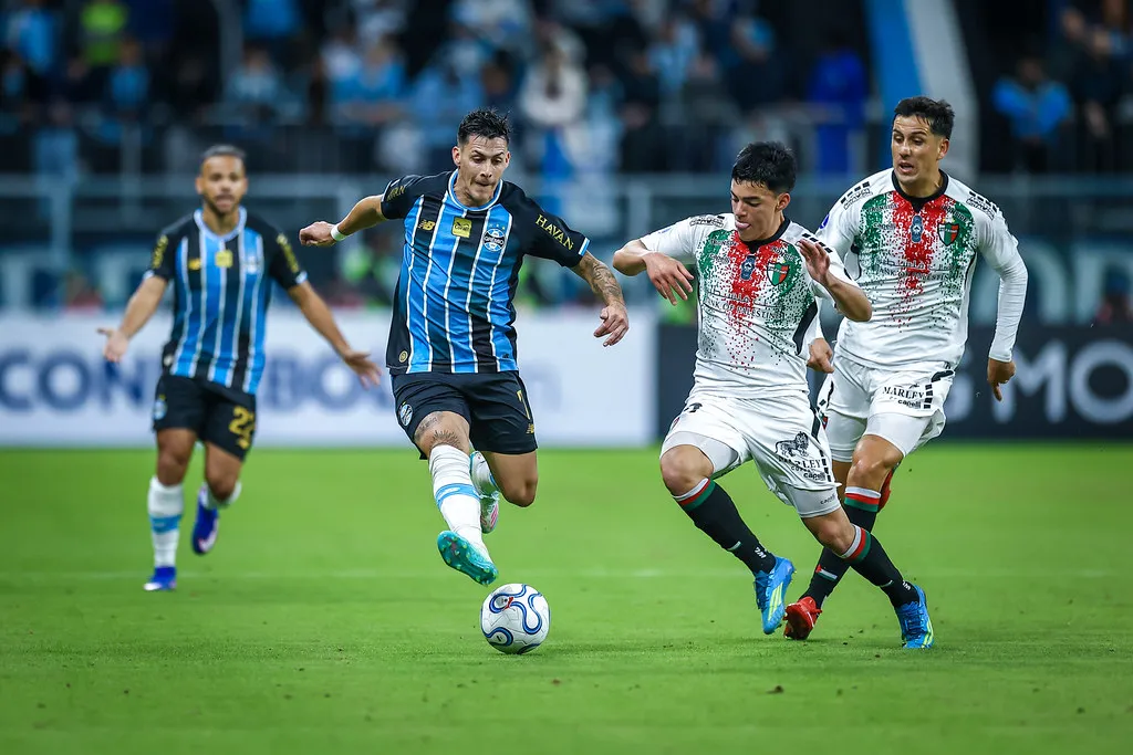 Grêmio-RS 2 x 0 Palestino-CHI - Imortal mantém esperanças na Copa Sul-Americana 2 Grêmio Palestino Copa Sul-Americana