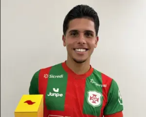 Yohan Marcellus celebra prêmio de Craque Rivalo