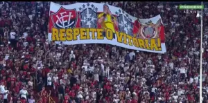 Vitória recebe multa de R$ 20 mil após protestos da torcida
