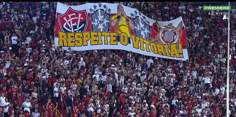 STJD mantém multa de R$ 20 mil ao Vitória por protesto de torcida (Foto: Reprodução/Premiere)