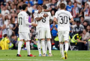 Real Madrid vence Athletic Bilbao na despedida de Carvajal e Alaba; Barcelona leva virada