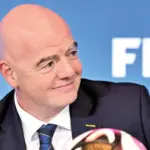 Thumbnail da noticia Infantino promete hot dog e Coca para quem comprar ingresso de R$ 10 milhões