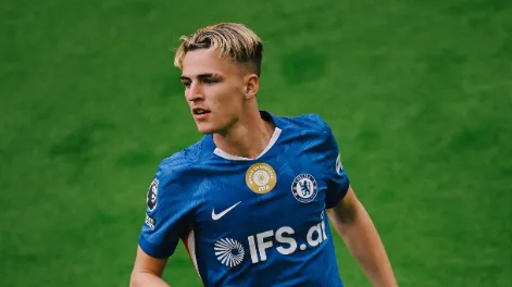 Jogador do Chelsea desmaia após choque de cabeça contra o Nottingham Forest