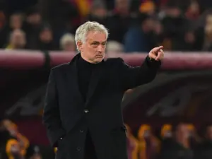 Mourinho despista sobre Real Madrid, confirma proposta do Benfica e deixa futuro em aberto