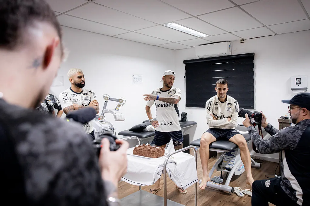 Neymar celebra convocação CT Santos
