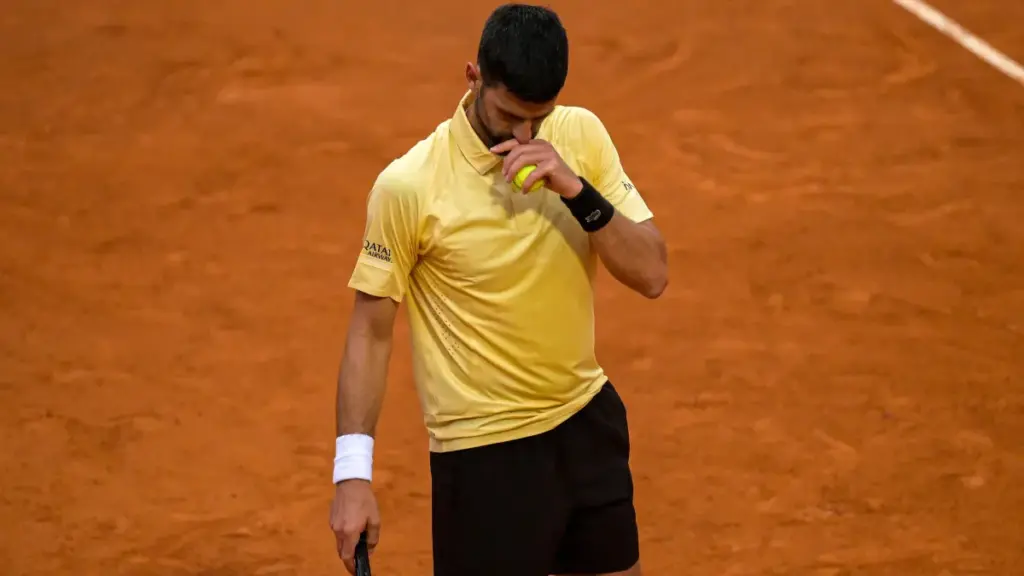 Djokovic cede virada a jovem croata e perde na estreia do Roma Open