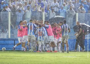 Paysandu-PA 2 x 1 Anápolis-GO - Gol no fim faz Papão virar líder provisório da Série C