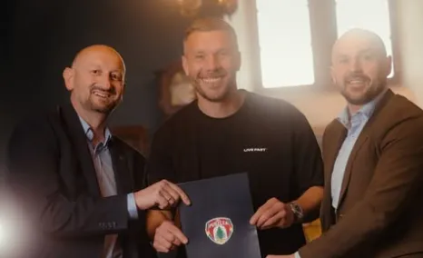 podolski anuncia aposentadoria