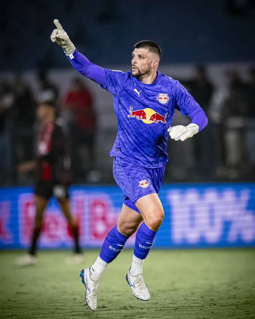 Em ascensão, Tiago Volpi chega ao 18º gol na carreira 3 rbb vitoria 4574.jpg