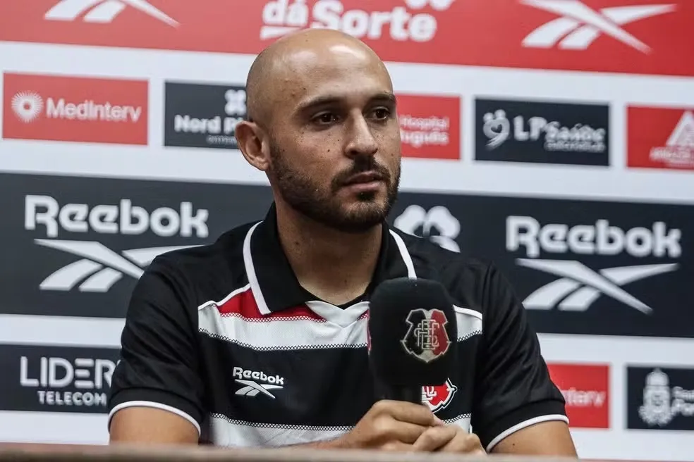 Régis pede rescisão de contrato e deve deixar o Santa Cruz (Foto: Evelyn Victória/Santa Cruz)